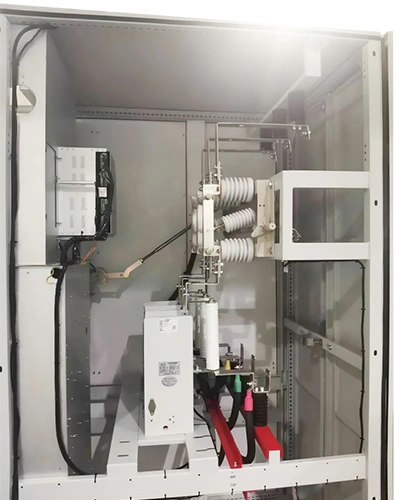 Interior del generador estático de reactiva de alto voltaje