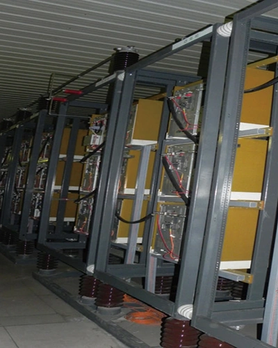 Interior del generador estático de reactiva de alto voltaje